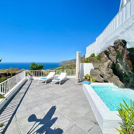 Casa Fontana, Amazing Sea View And Wide Terrace With Pool Vakantiehuis