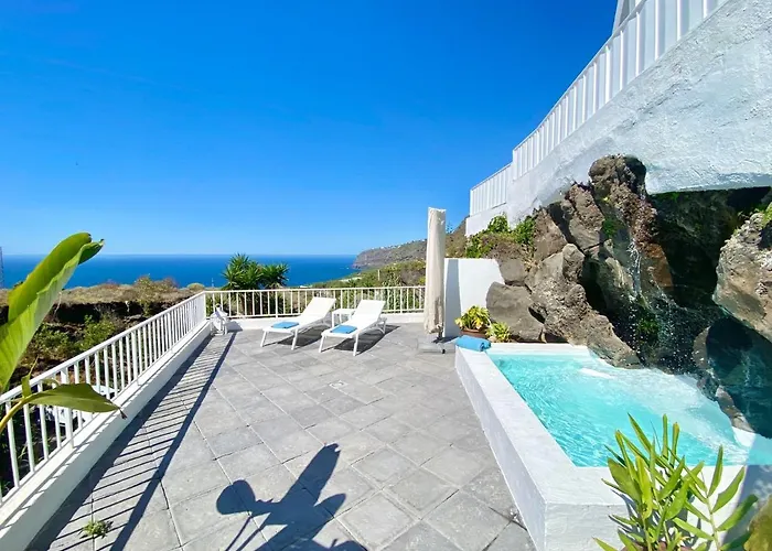 Casa Fontana, Amazing Sea View And Wide Terrace With Pool بيت للعطل